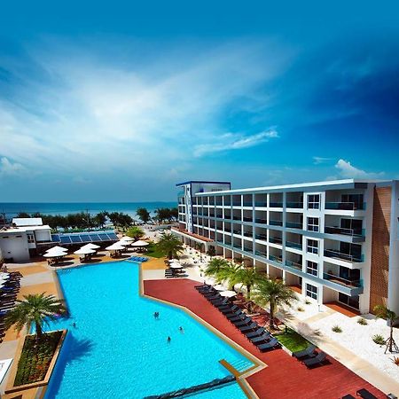 GrandBlue Condominium By Dirk Mae Phim Exterior foto
