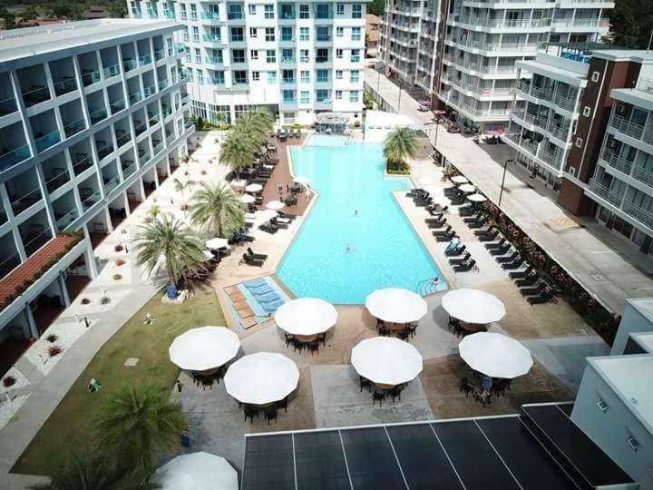 GrandBlue Condominium By Dirk Mae Phim Exterior foto