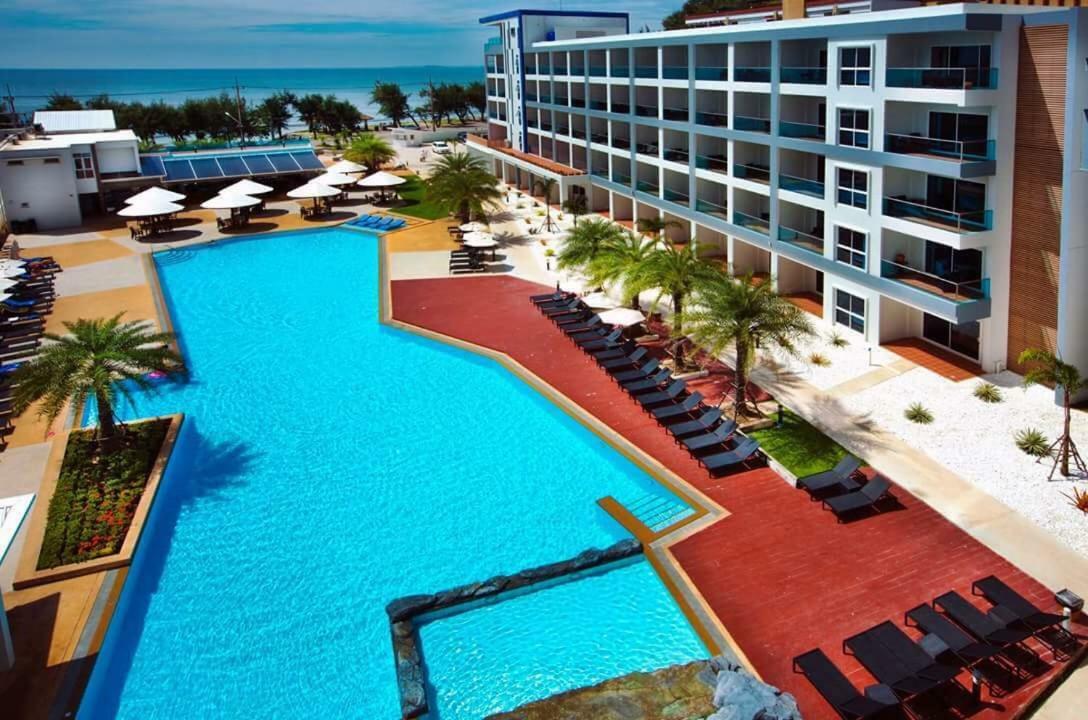 GrandBlue Condominium By Dirk Mae Phim Exterior foto